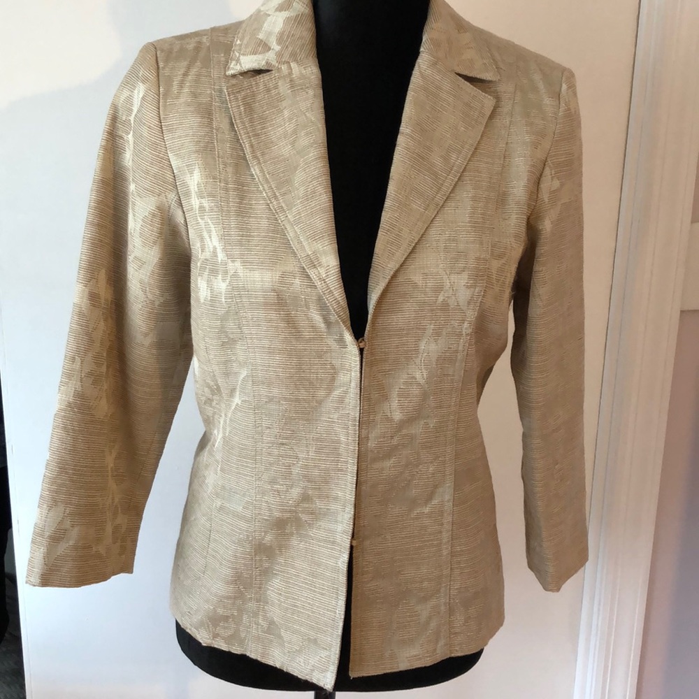 Chico’s blazer size 0